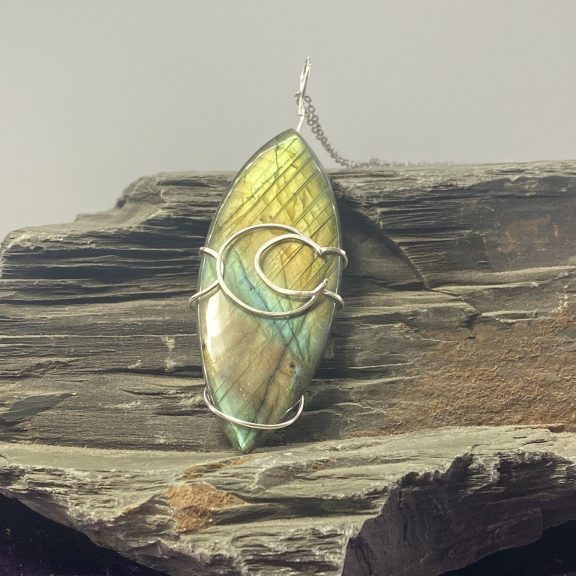 Labradorite-Crescent-Moon-02