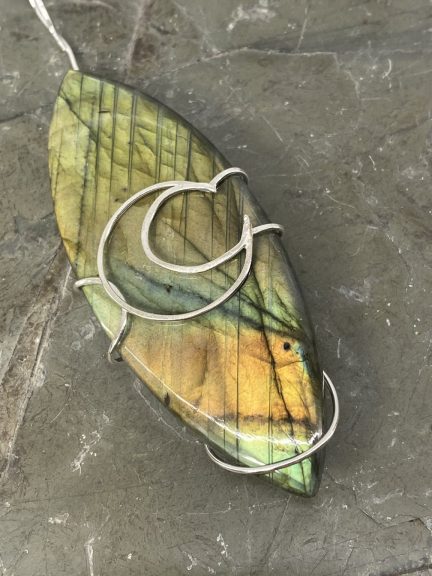 Labradorite-Crescent-Moon-04