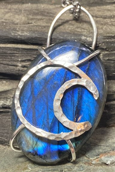 LabradoriteElectricBlueCresentMoon03