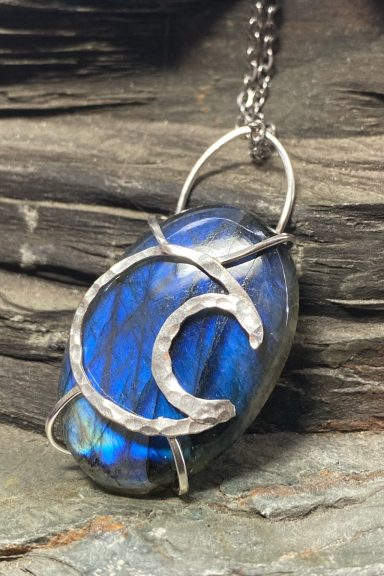 LabradoriteElectricBlueCresentMoon04