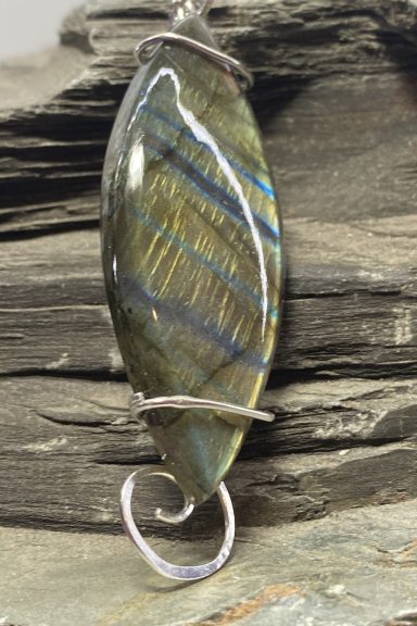LabradoriteStripesSpiral02