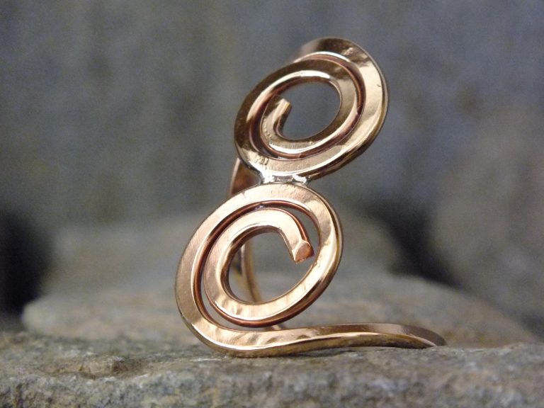 Stacked Spiral Ring - Mood 1 (Dark Stone Close Up)