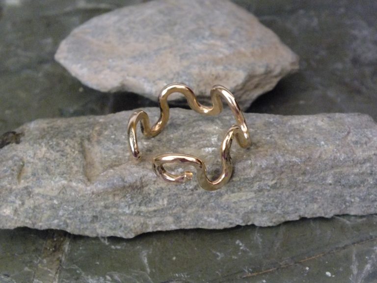 Waves Ring - Hero