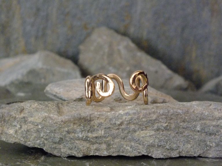 Waves Ring - Mood 1 (Light Stone Close Up)
